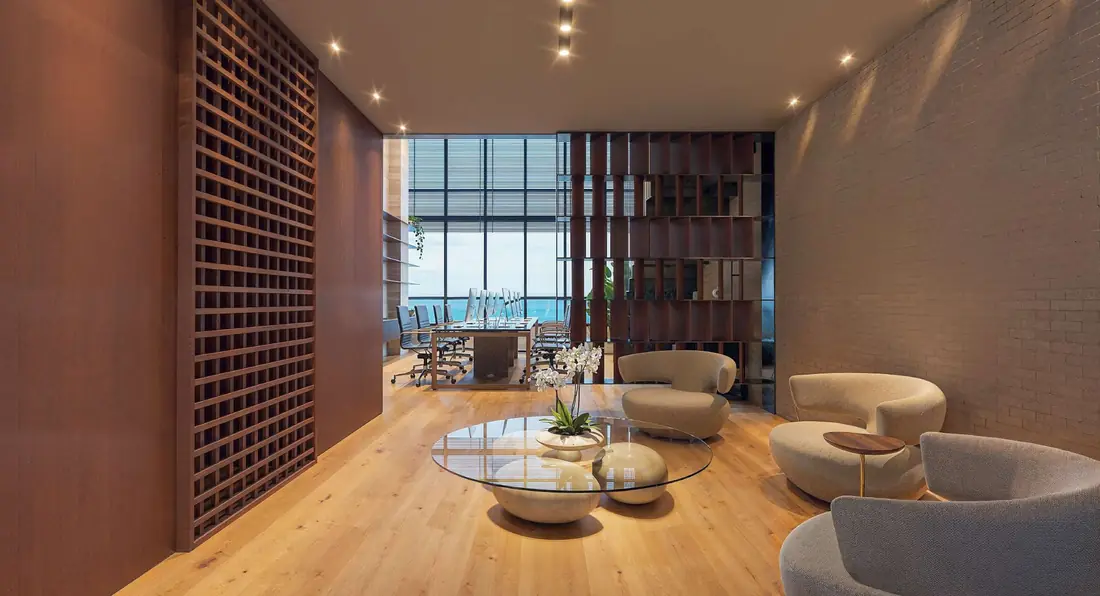 Sala frontal montada como lounge
